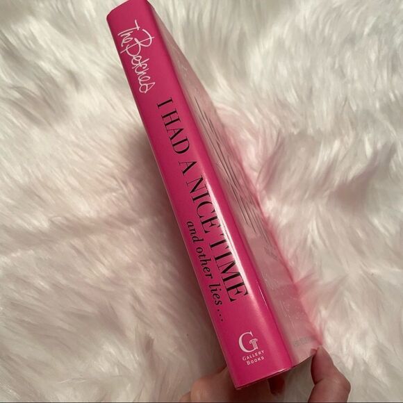 Book - I Had a Nice Time - Life - Fun - Girl Book - Summer Read - Picture 3 of 4